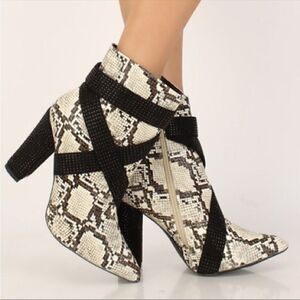 Cape Robbin Snake Skin Rhinestone Detail Heeled Ankle Boots Ivory Black 7.5